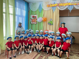 "Малыши всегда в строю!" "Малыши всегда в строю!".